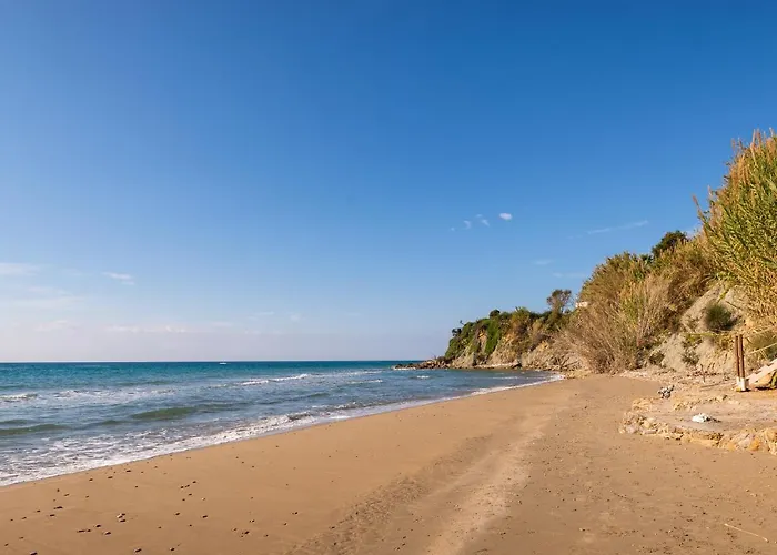 Beachfront Meliti 别墅