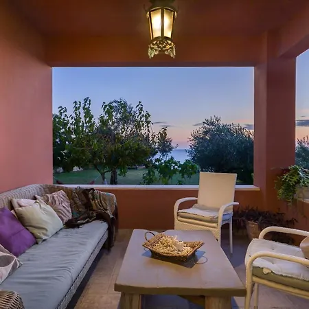 Villa Beachfront Meliti